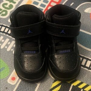 Jordan Kids Black Sneakers with blue Accents